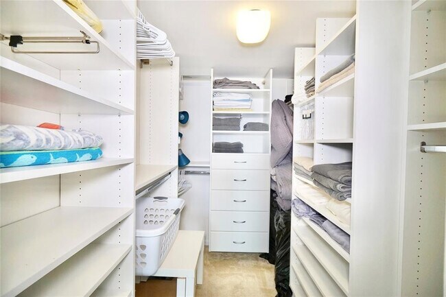 Building Photo - 2400 Presidential Way