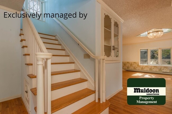 Building Photo - Beautiful 3 bedroom home with two car garage in Old Broadmoor