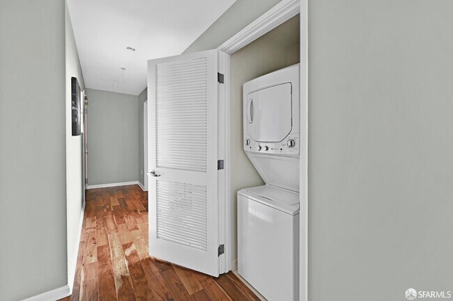 Building Photo - 400 Beale St