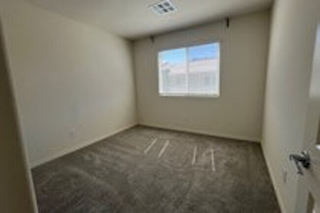 Building Photo - MUST SEE 3 Bedroom Home near Lone Mountain!