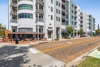 Building Photo - Loft Condo in Downtown Orlando