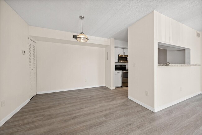 Building Photo - 117 Yacht Club Way