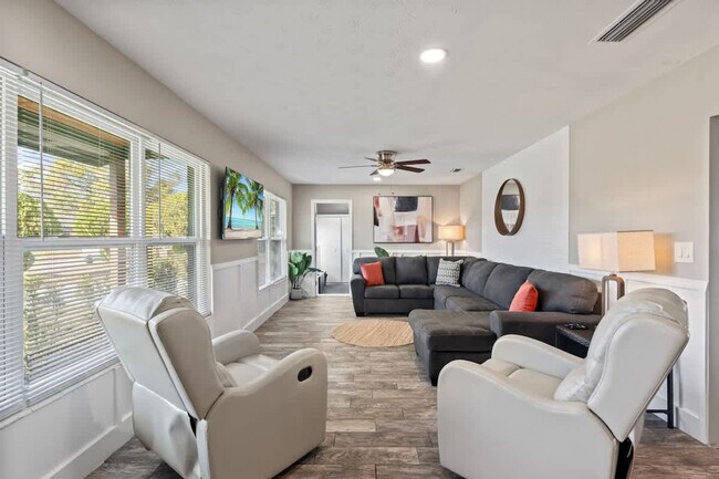 Building Photo - 3215 Crosby Ln