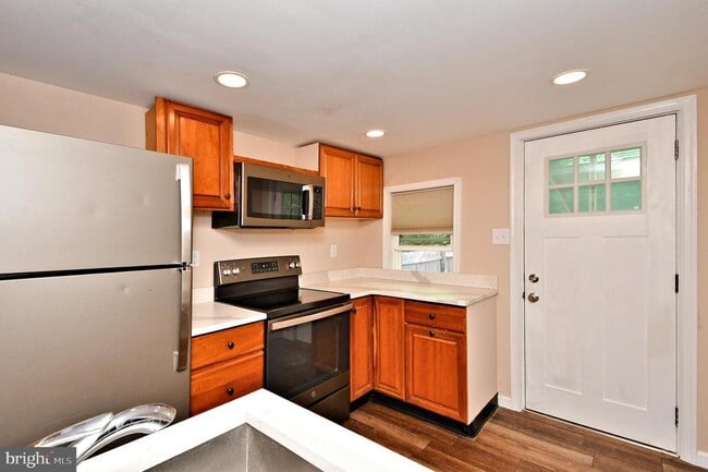 Building Photo - 23 Walnut St