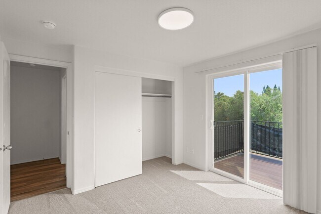 Building Photo - 4270 SW 159th Ave