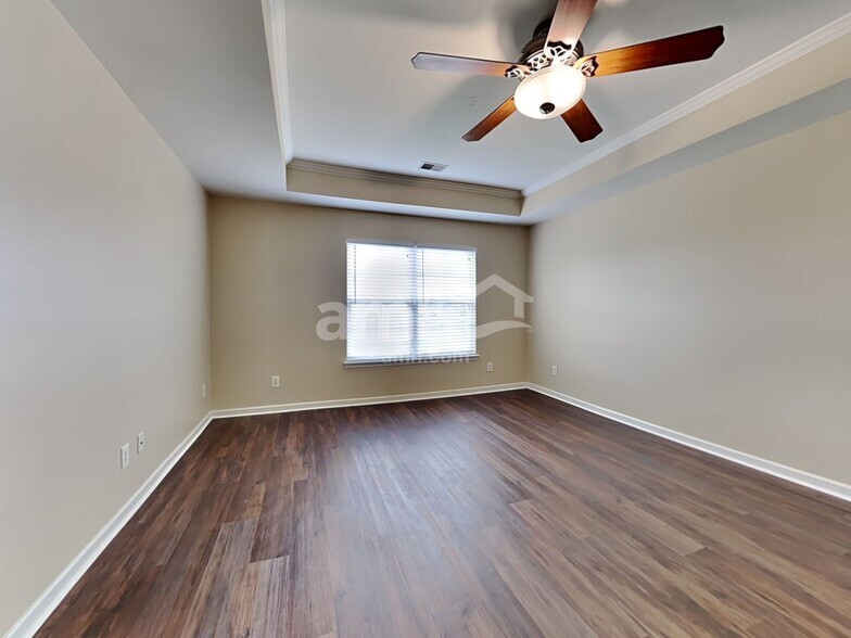 Building Photo - 211 Meadow Wood Rd
