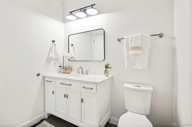 Building Photo - 2900 N Downing St