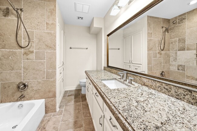 Building Photo - 2227 Parana Dr