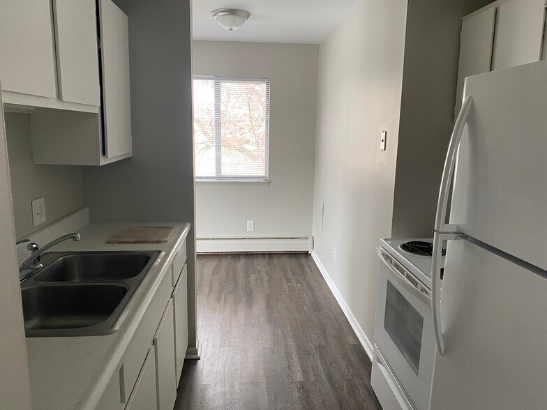 Building Photo - 229 Collingwood Dr