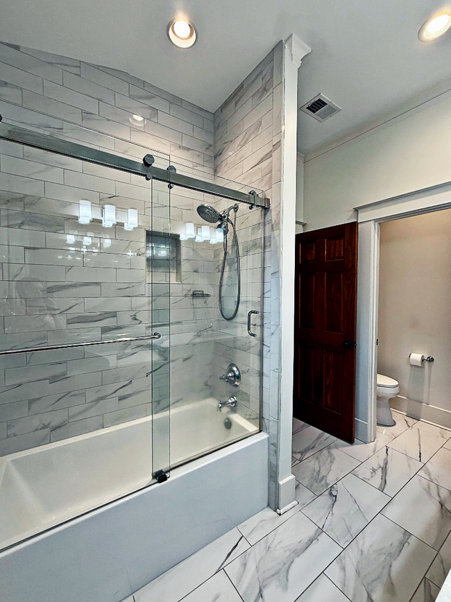Building Photo - Beautifully Updated Historic Home in Midto...
