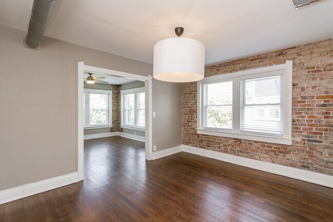 Building Photo - 609/611 e 43rd Street