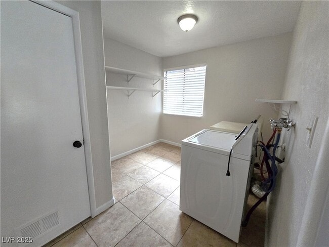 Building Photo - 4045 S Spitze Dr