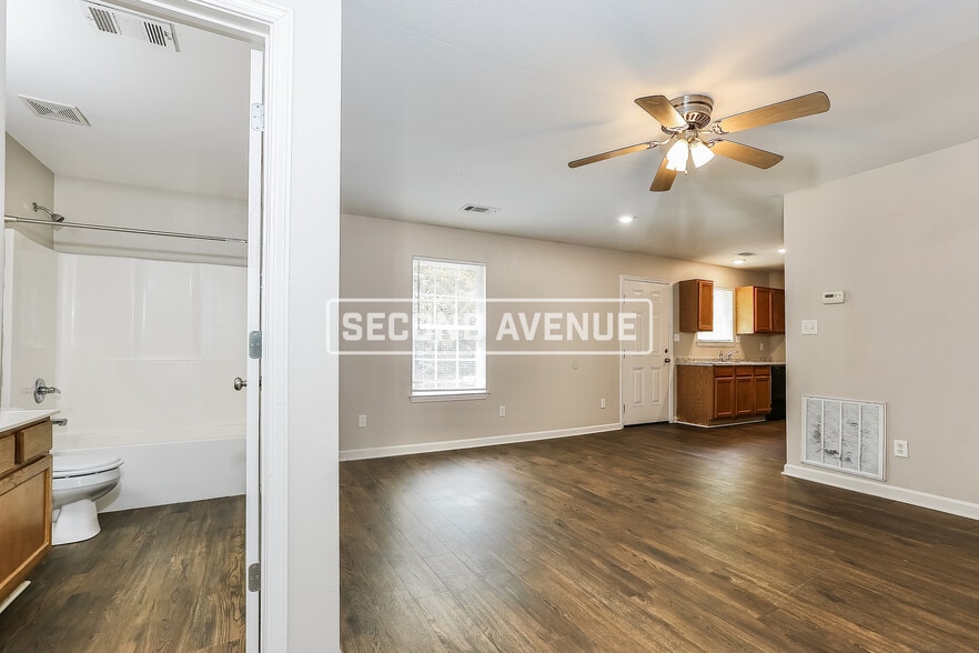 Building Photo - 1451 Pine Haskell Dr