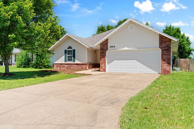 Building Photo - 3 Bedroom, 2 Bathroom Home in Republic Sch...