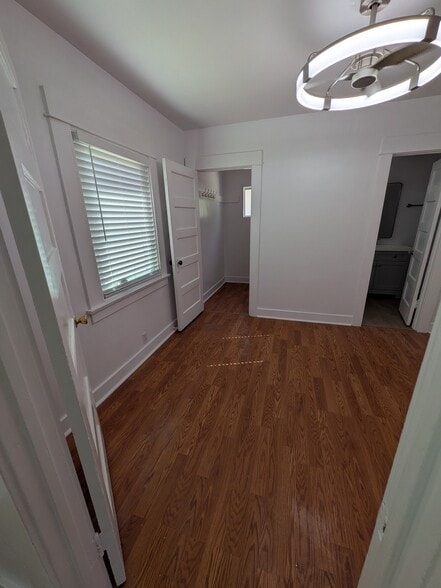 Bedroom seen from living room - 1117 Raleigh St