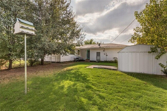 Building Photo - 12 Shirley Ln