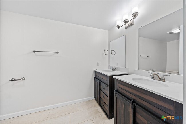 Building Photo - 301 Tatum Rd