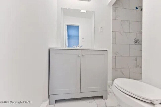 Building Photo - 125 Alwen Ave