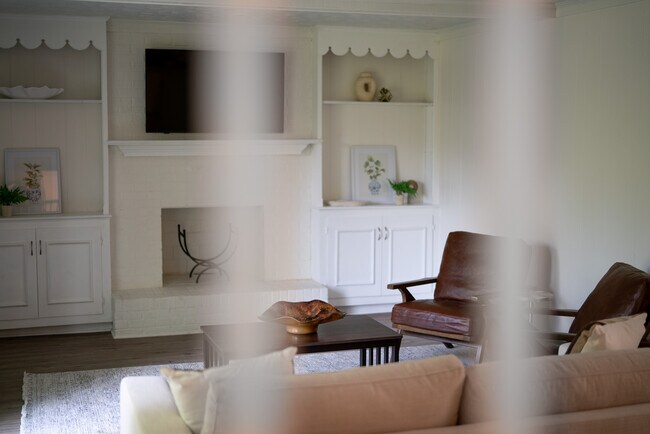 Building Photo - 411 Bromwell Dr