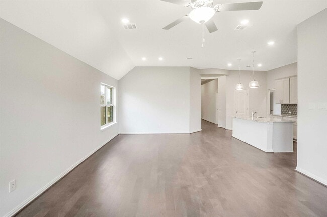 Building Photo - 335 Spinnaker Loop