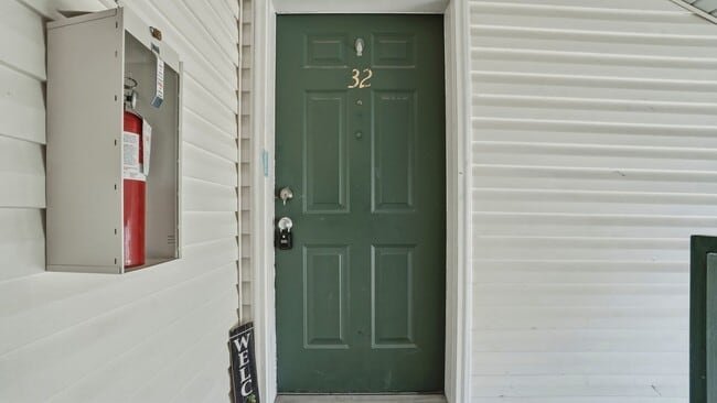 Building Photo - 3 Bedroom 2 Bath Unit in Magna! *$500 off first month of rent!!*