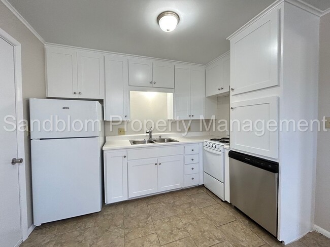 Building Photo - For Lease | Midtown Duplex | $1100 Rent