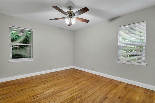 Building Photo - 406 N Bonham Dr