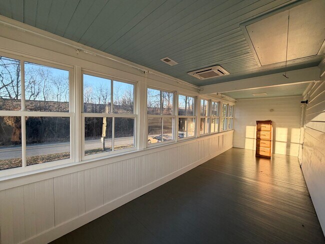 Building Photo - 5826 Railroad Ave