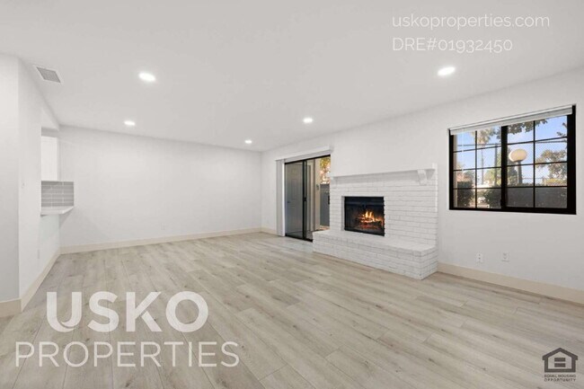 Building Photo - "Spacious 3-Bed Condo with 2 Baths in Citr...