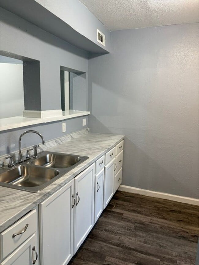 Building Photo - MOVE-IN SPECIAL!!!  1/2 OFF MONTH OF RENT