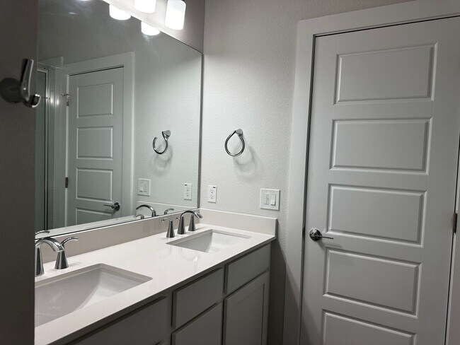 Building Photo - For Lease – Modern 2023 Condo Backing to Greenbelt | Creekside at Pioneer Crossing West