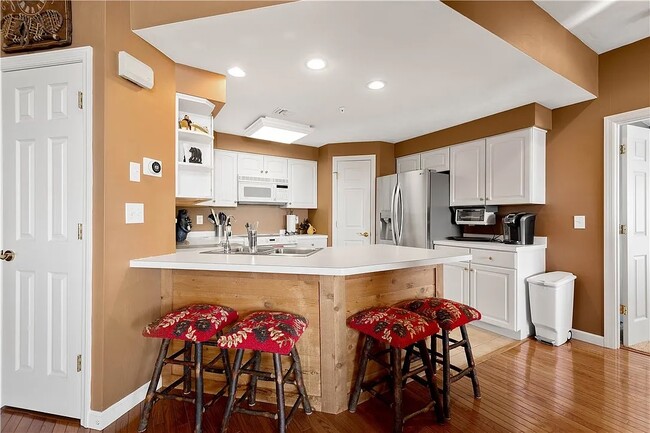 Building Photo - 8120 Stonegate Dr