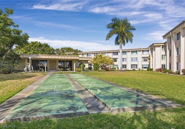 Building Photo - 2264 Winkler Ave