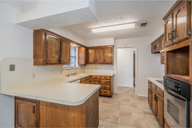 Building Photo - 6753 Spoonwood Ln