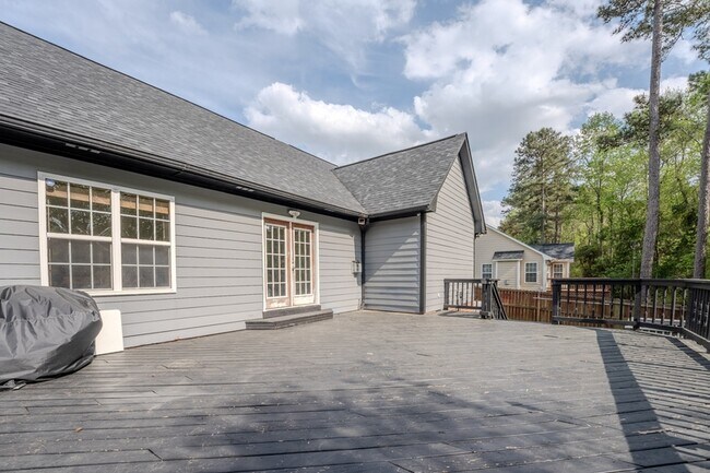 Building Photo - 220 Dolphin Dr