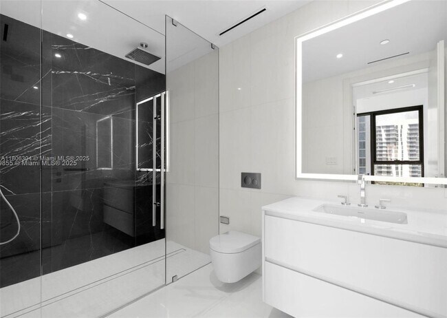 Building Photo - 300 Biscayne Blvd Way