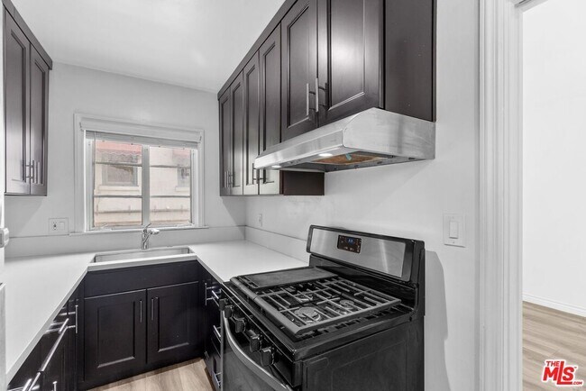 Building Photo - 727 Crenshaw Blvd