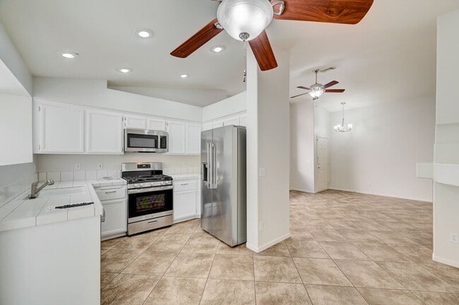 Building Photo - 1813 Lyell Canyon Ln