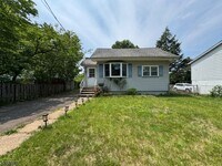 Building Photo - 636 Linden Ave