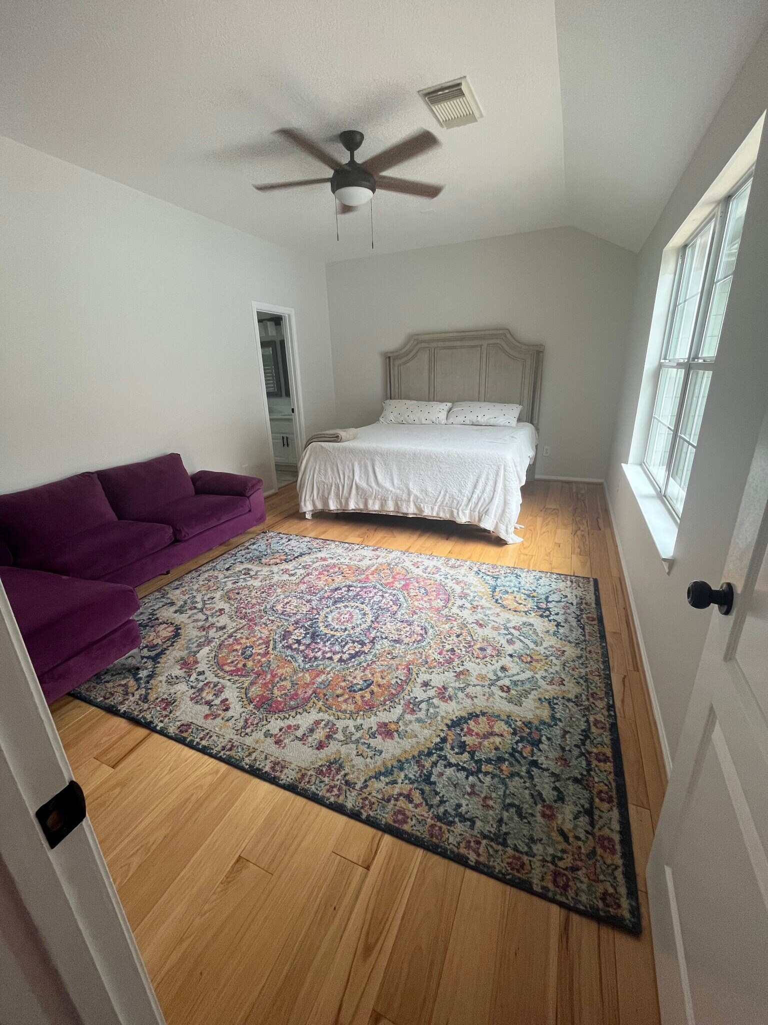 Master suite (furniture will be removed) - 1903 Fletcher St