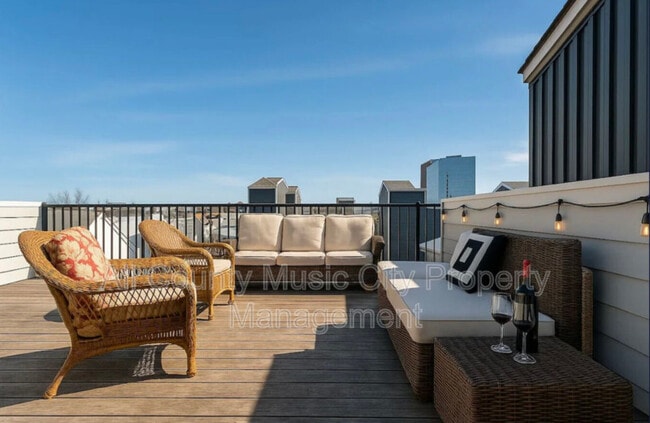 Building Photo - 3009 Delaware Ave