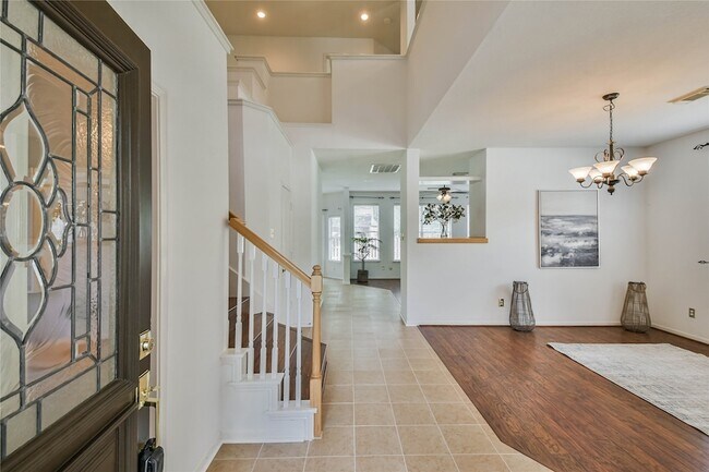 Building Photo - 2 Willow Point Pl