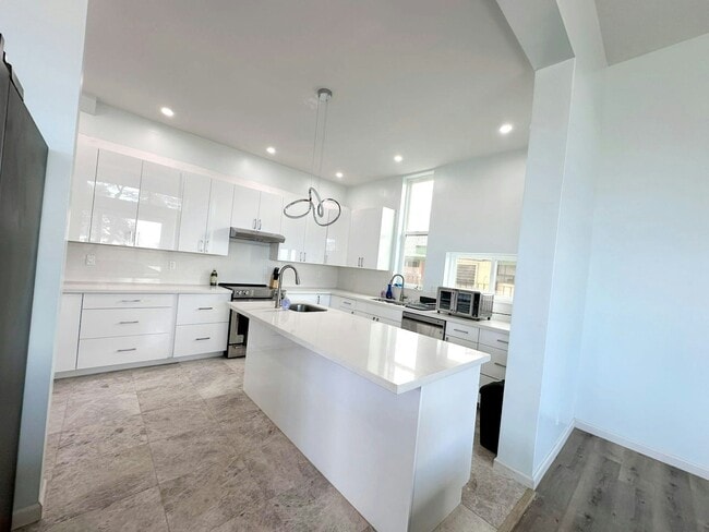 Primary Photo - 87-1450 Farrington Highway, Unit Ocean side