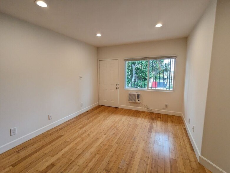 Building Photo - 1010 Wilton Pl