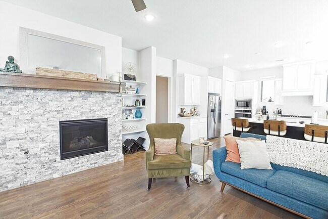 Building Photo - 1405 Bronson Ct