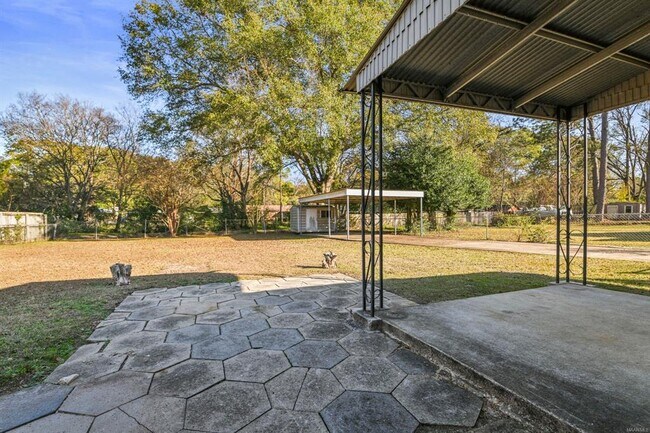 Building Photo - 839 Greg Dr