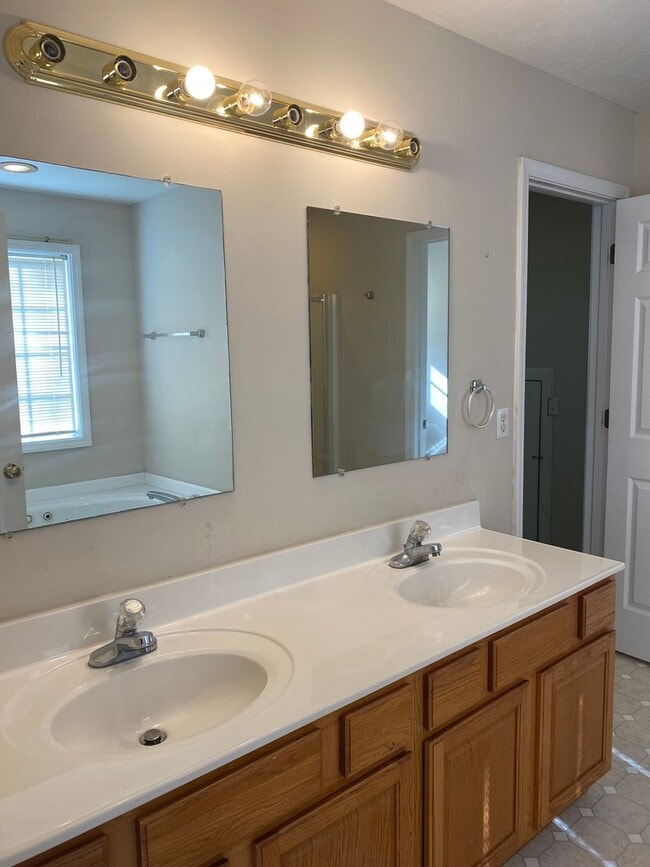 Building Photo - 3438 Topside Rd