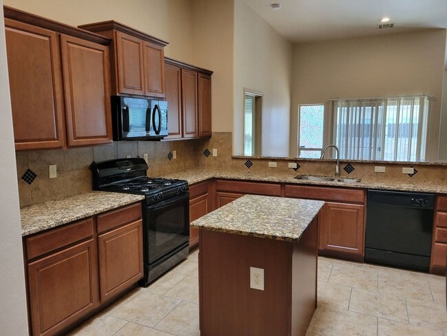 Building Photo - 3 Bedroom, 2 Bathroom Home!