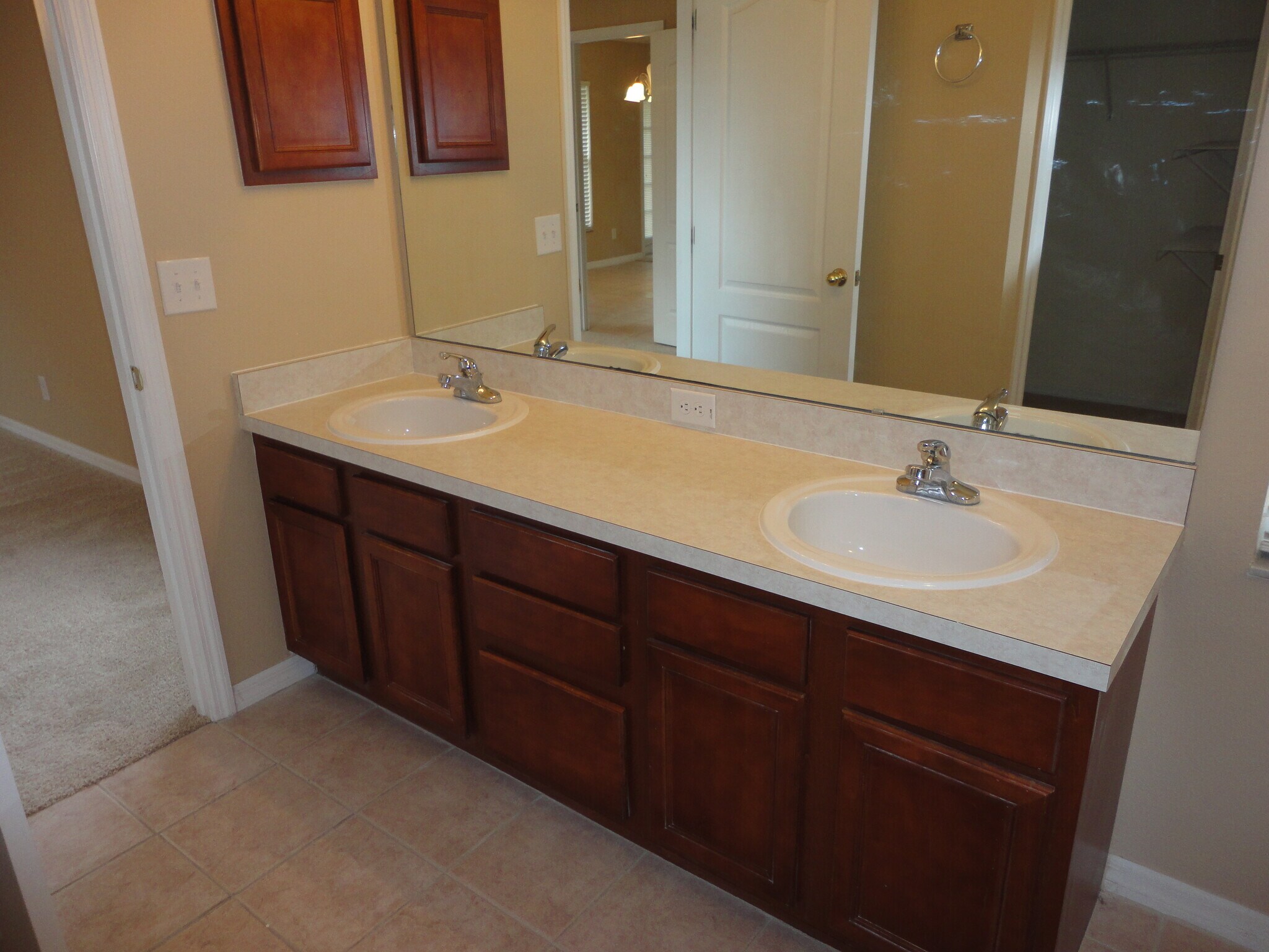 Building Photo - 648 Winding Lake Dr