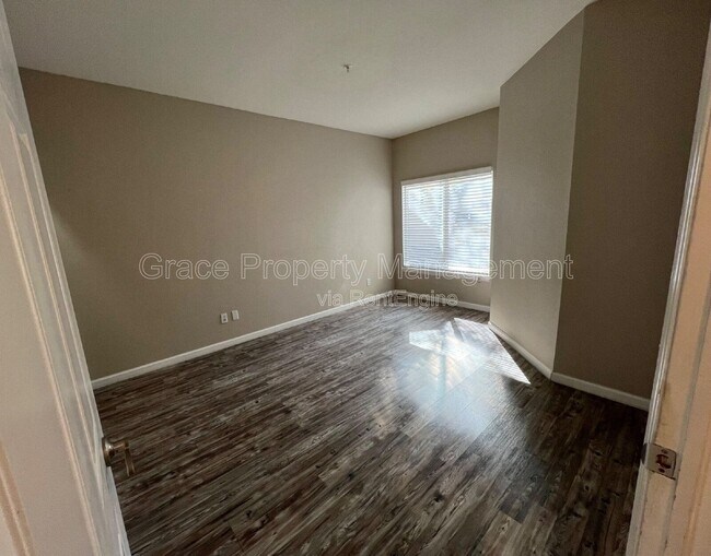 Building Photo - 8707 E Florida Ave